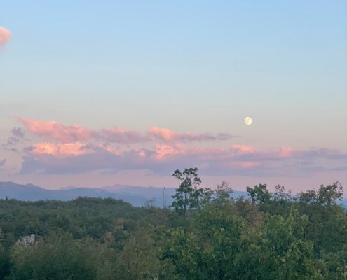 Guided Cloud Gazing: A Meditative Journey Above 1